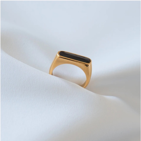 Dainty ring 316L Stainless Steel High Polish Onyx Signet Ring - Picture 5 of 12